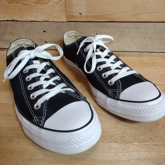 Converse Chuck Taylor All Star Classic Low Top - Men's Size 10.5 M9166